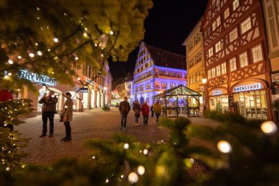 Weihnachtlicher Treffpunkt
		atelier zudem